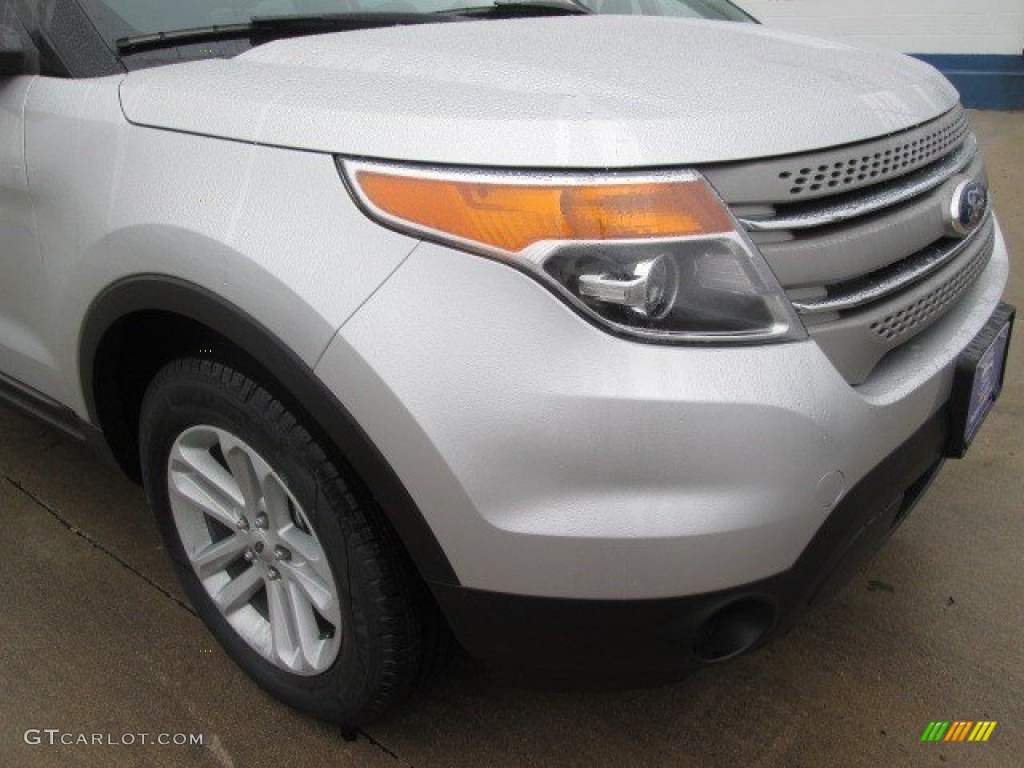 2015 Explorer FWD - Ingot Silver / Medium Light Stone photo #3