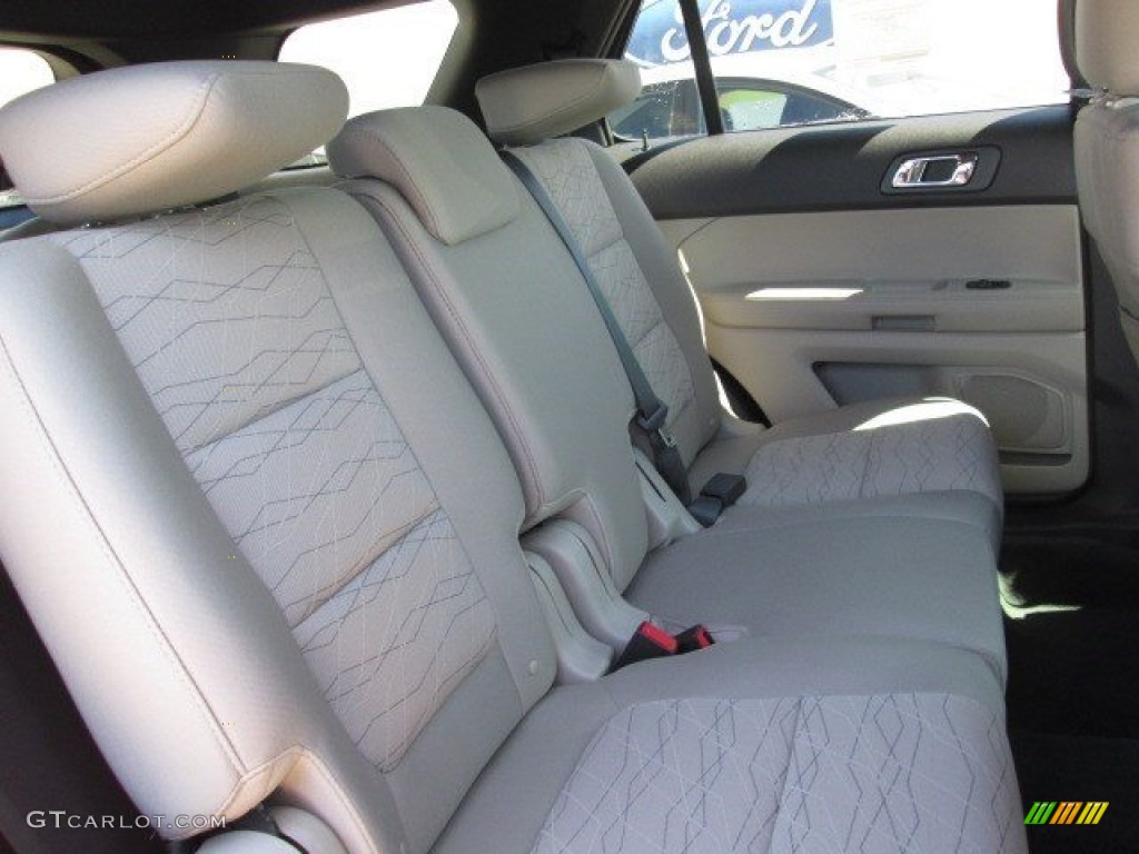 2015 Explorer FWD - Ruby Red / Medium Light Stone photo #14