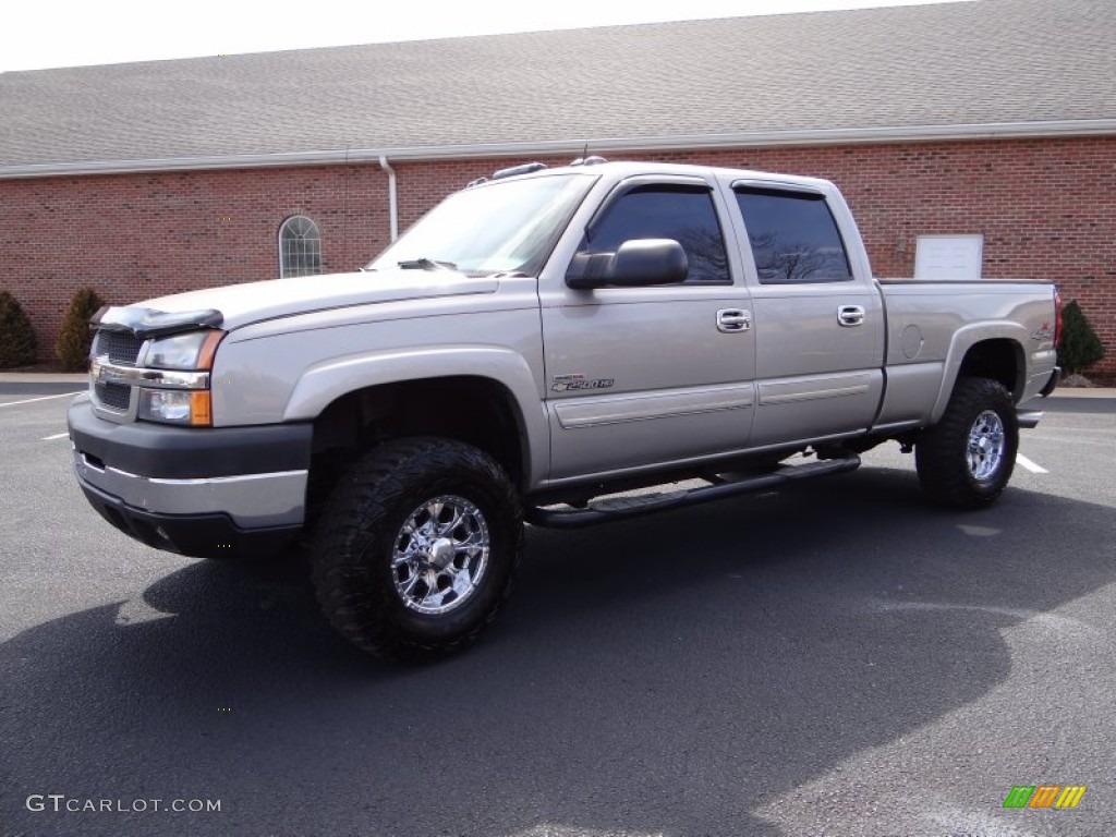 2004 Silverado 2500HD LT Crew Cab 4x4 - Sandstone Metallic / Tan photo #9