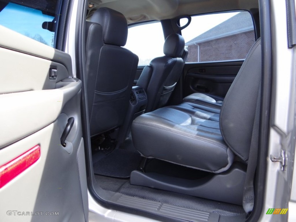 2004 Silverado 2500HD LT Crew Cab 4x4 - Sandstone Metallic / Tan photo #31