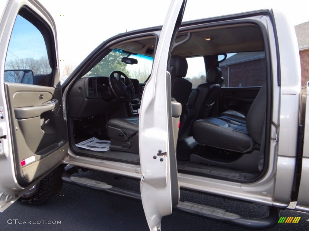 2004 Silverado 2500HD LT Crew Cab 4x4 - Sandstone Metallic / Tan photo #34