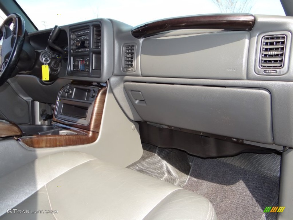 2004 Silverado 2500HD LT Crew Cab 4x4 - Sandstone Metallic / Tan photo #38