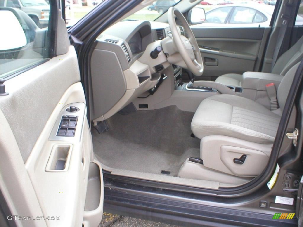 2005 Grand Cherokee Laredo 4x4 - Dark Khaki Pearl / Khaki photo #10