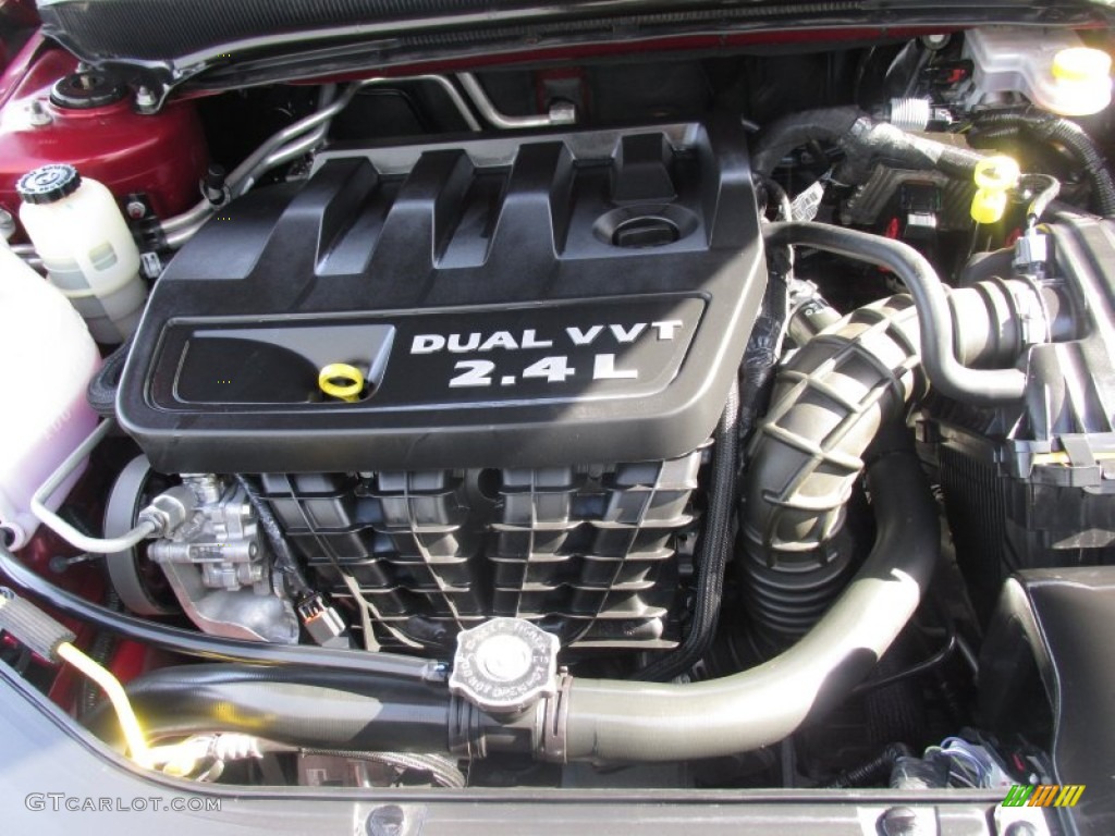 2014 Chrysler 200 LX Sedan Engine Photos