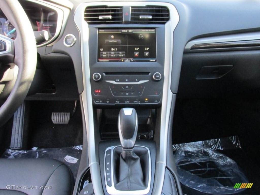 2015 Fusion SE - White Platinum Metallic / Charcoal Black photo #24