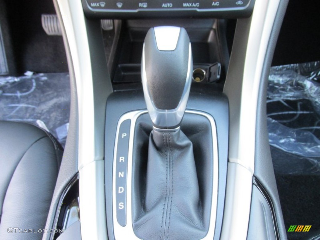 2015 Fusion SE - White Platinum Metallic / Charcoal Black photo #27