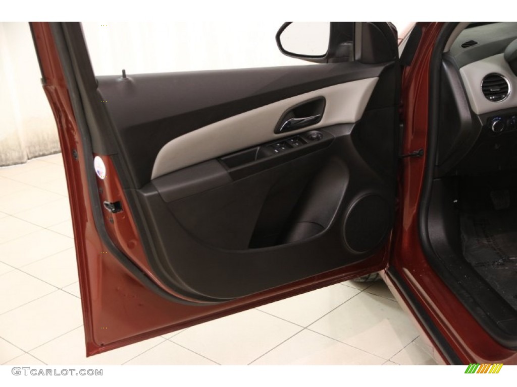 2012 Chevrolet Cruze LS Door Panel Photos