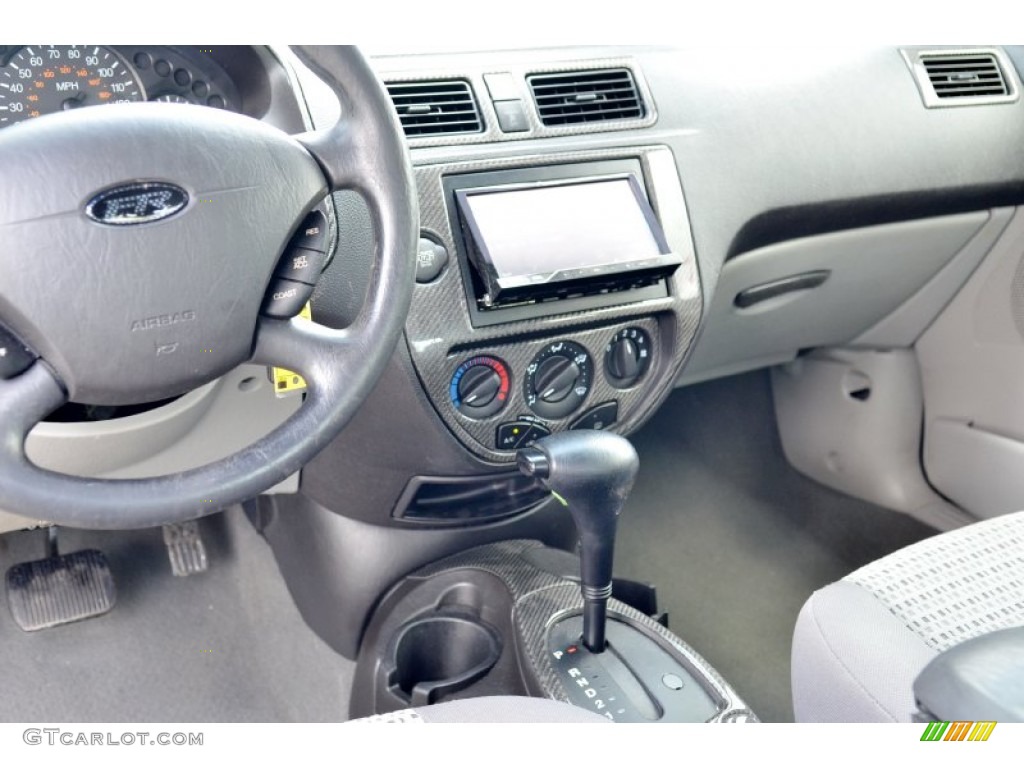 2007 Focus ZX4 SE Sedan - Pitch Black / Charcoal/Light Flint photo #33