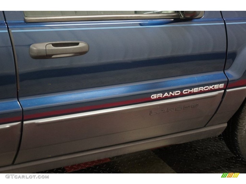 2003 Grand Cherokee Laredo 4x4 - Patriot Blue Pearl / Taupe photo #43