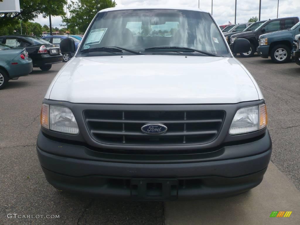 2002 F150 XL Regular Cab - Oxford White / Medium Graphite photo #2