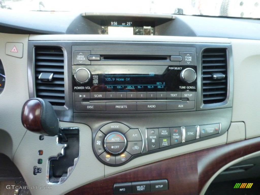 2013 Toyota Sienna XLE Controls Photos