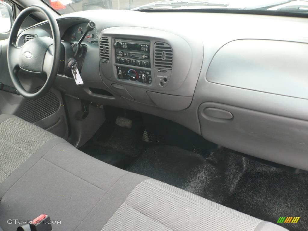 2002 F150 XL Regular Cab - Oxford White / Medium Graphite photo #11