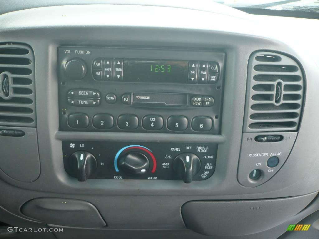2002 F150 XL Regular Cab - Oxford White / Medium Graphite photo #13