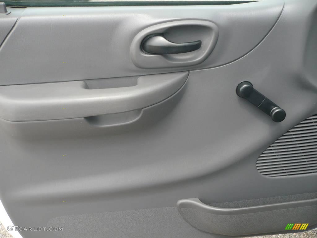 2002 F150 XL Regular Cab - Oxford White / Medium Graphite photo #16