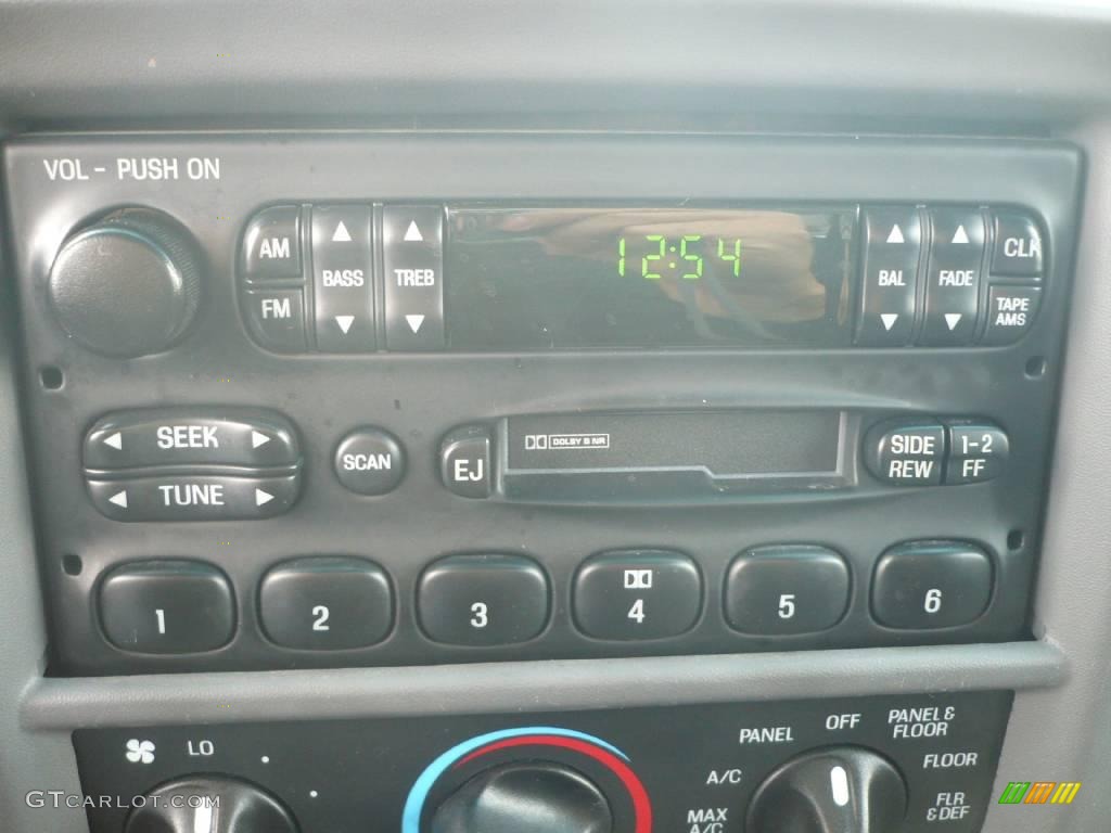2002 F150 XL Regular Cab - Oxford White / Medium Graphite photo #18