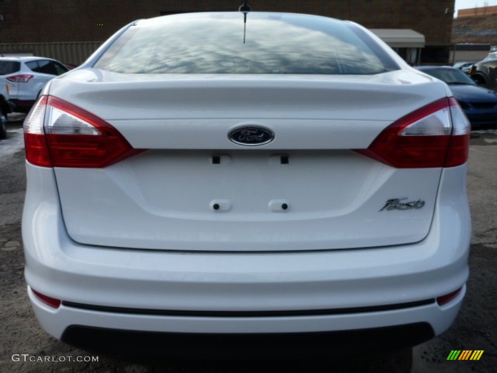 2015 Fiesta S Sedan - Oxford White / Charcoal Black photo #3