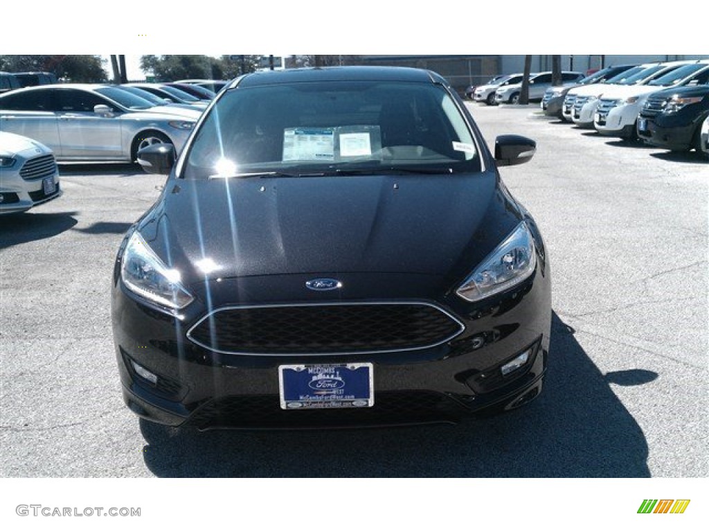 2015 Focus SE Sedan - Tuxedo Black Metallic / Charcoal Black photo #3