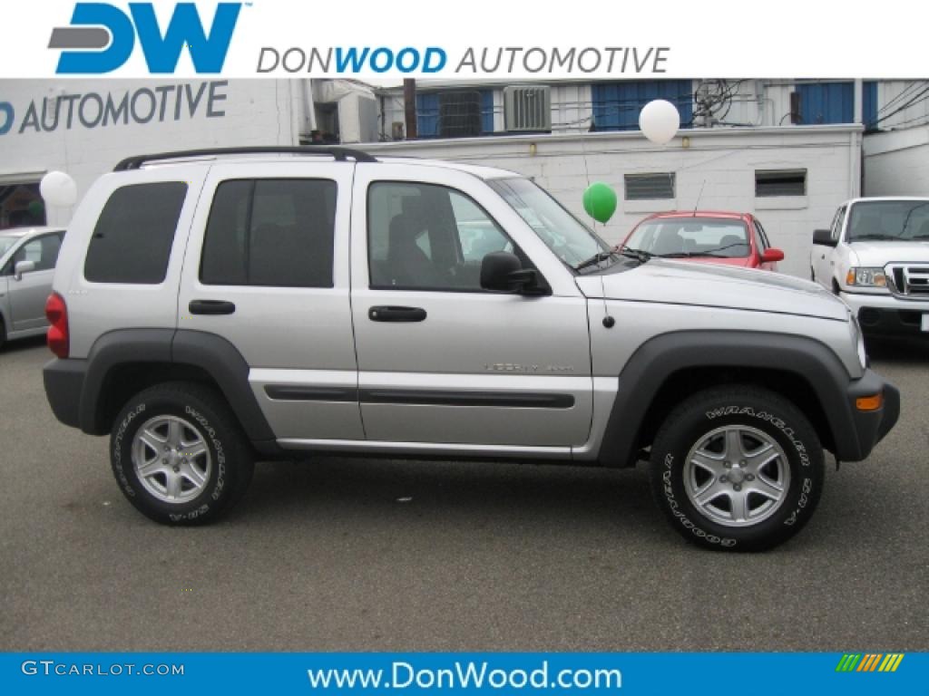 2002 Liberty Sport 4x4 - Bright Silver Metallic / Dark Slate Gray photo #4