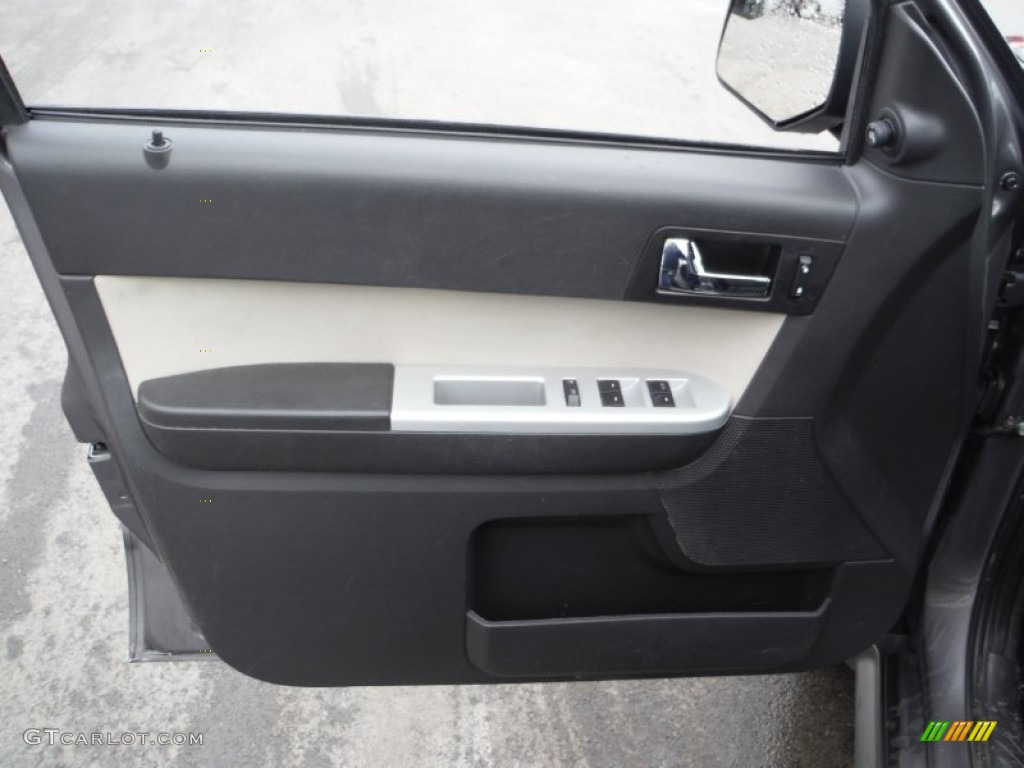 2010 Mercury Mariner V6 4WD Black Door Panel Photo #102068356
