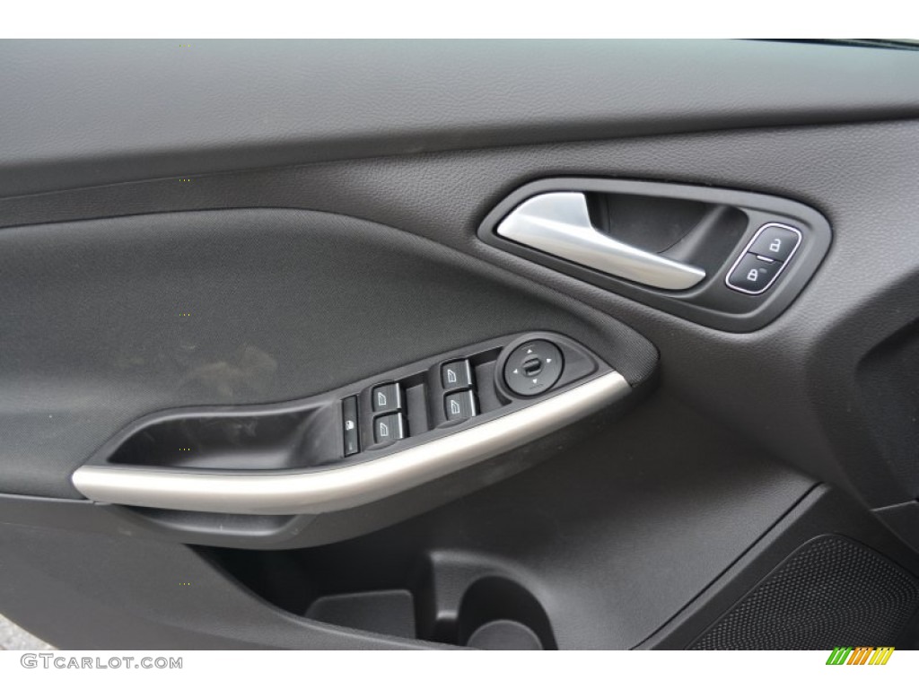 2015 Ford Focus Titanium Hatchback Controls Photo #102078297