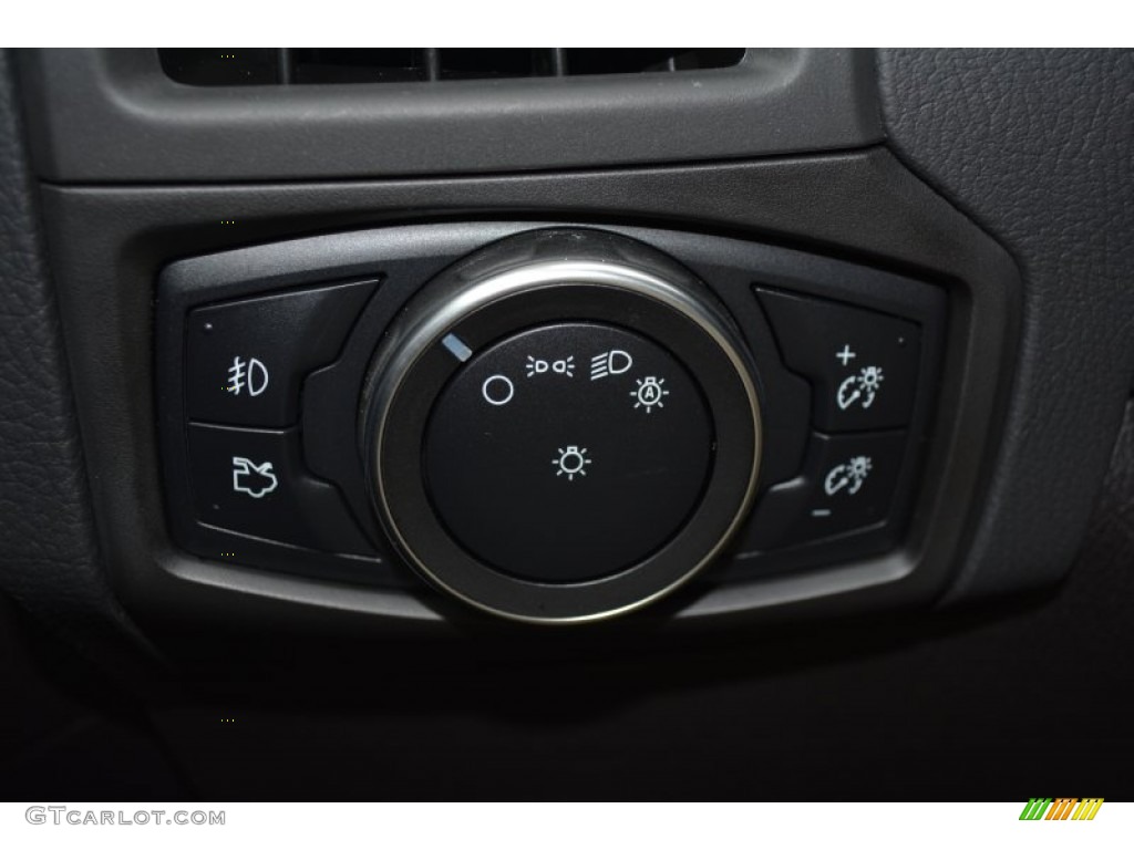 2015 Ford Focus Titanium Hatchback Controls Photo #102078609