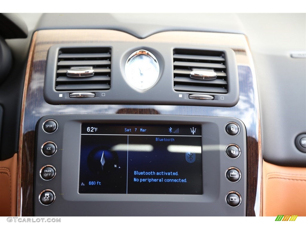 2012 Maserati Quattroporte S Controls Photos