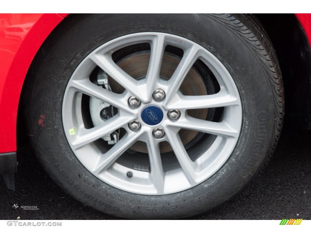 2015 Focus SE Hatchback - Race Red / Charcoal Black photo #3
