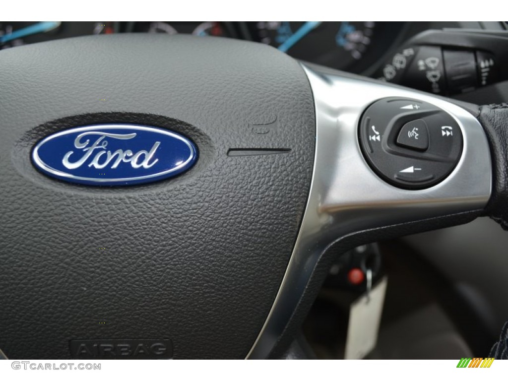 2015 Ford Escape SE Controls Photo #102087606