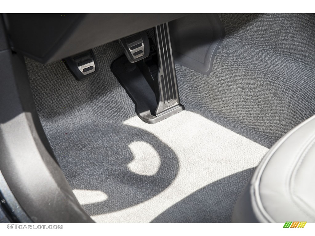 2014 Chevrolet Corvette Stingray Convertible Controls Photo #102089463