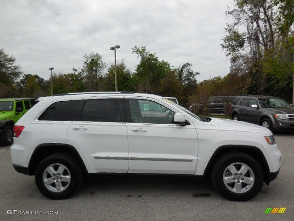 2013 Grand Cherokee Laredo 4x4 - Bright White / Dark Graystone/Medium Graystone photo #10