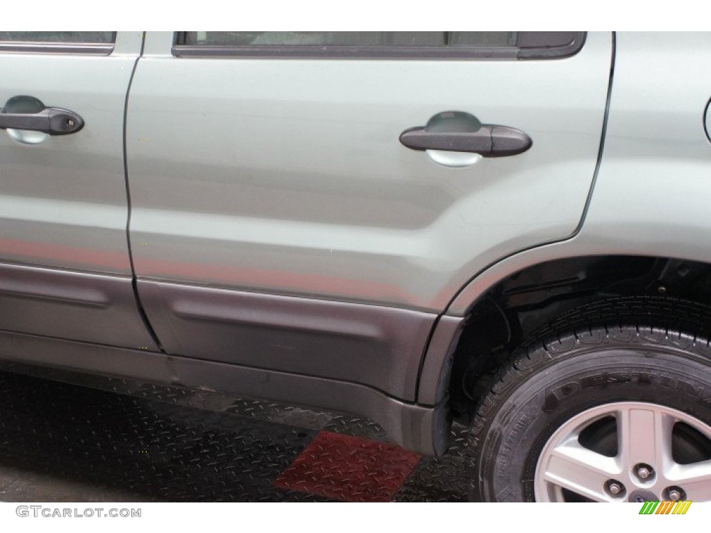 2006 Escape XLS - Titanium Green Metallic / Medium/Dark Flint photo #52