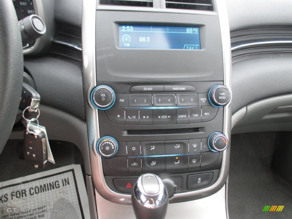 2014 Chevrolet Malibu LS Controls Photos