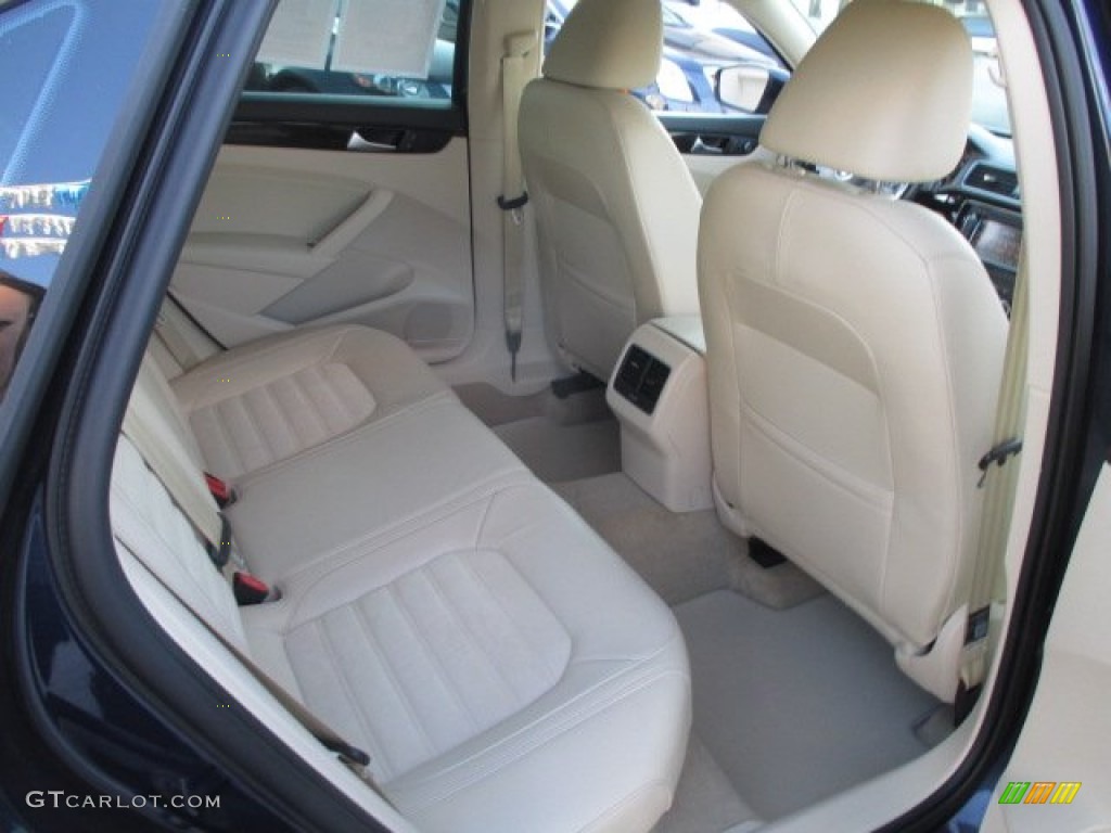2014 Volkswagen Passat 1.8T SEL Premium Rear Seat Photo #102116649