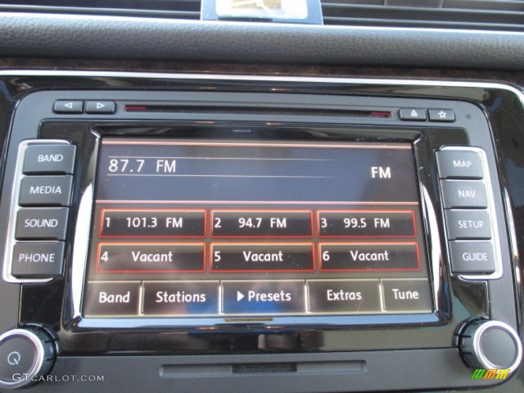 2014 Volkswagen Passat 1.8T SEL Premium Audio System Photo #102117126
