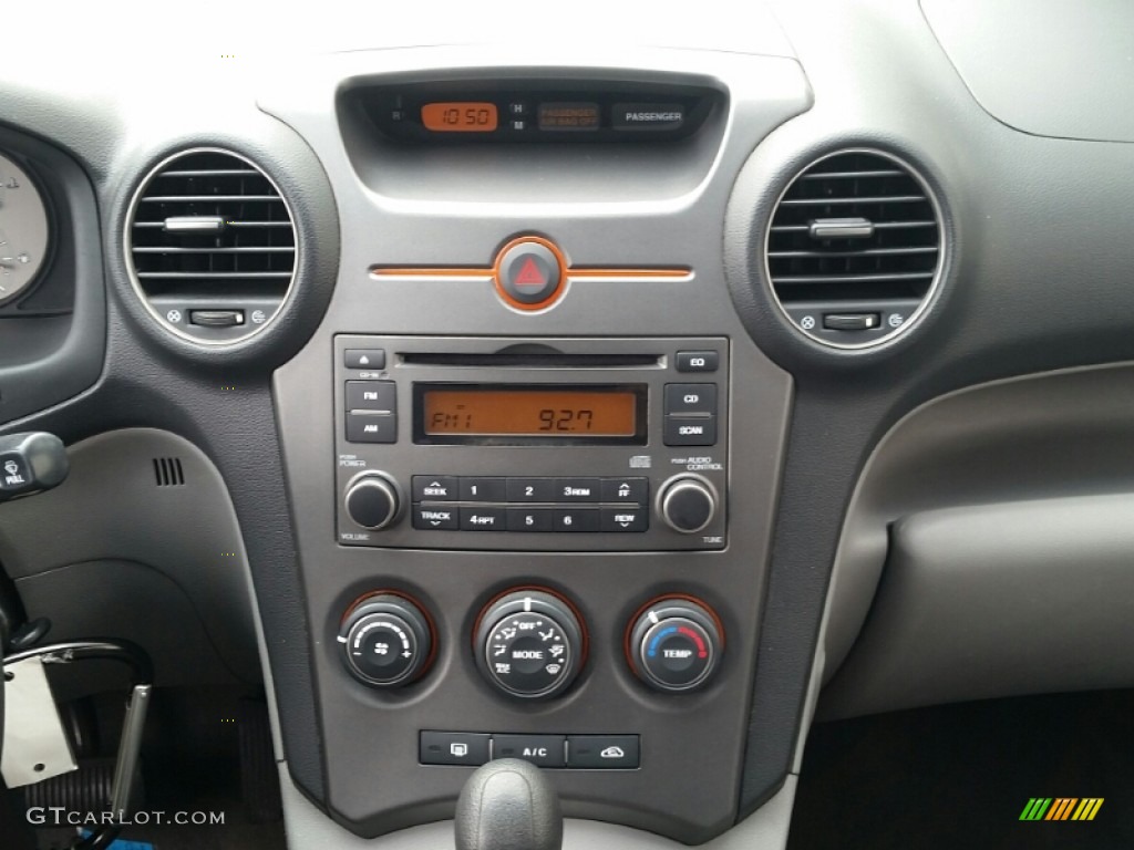 2007 Kia Rondo LX Controls Photo #102122220