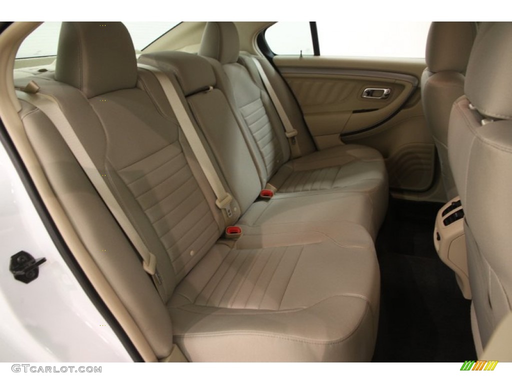 2014 Ford Taurus SE Rear Seat Photos