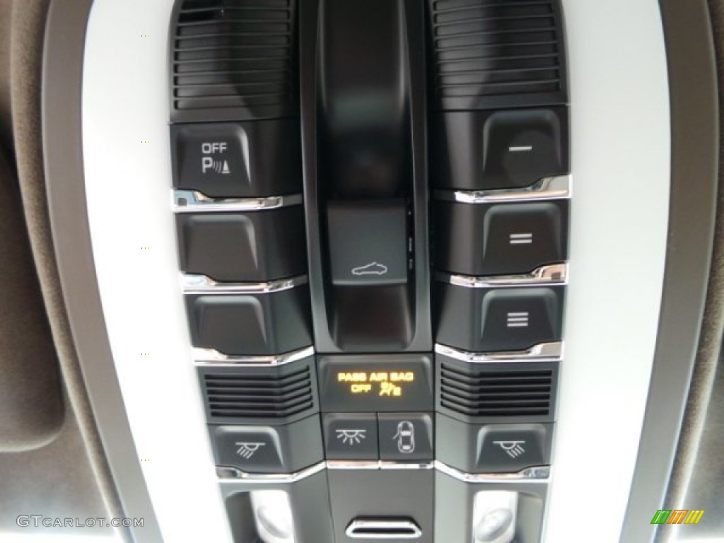 2015 Porsche Panamera Turbo Controls Photo #102137199