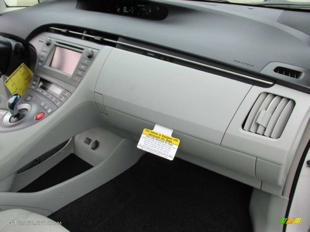 2015 Prius Two Hybrid - Blizzard Pearl / Misty Gray photo #17