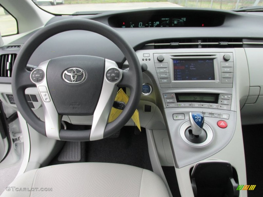 2015 Prius Two Hybrid - Blizzard Pearl / Misty Gray photo #24