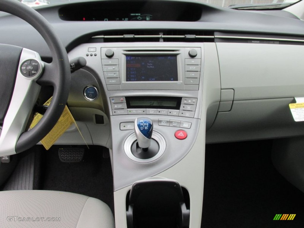 2015 Prius Two Hybrid - Blizzard Pearl / Misty Gray photo #25