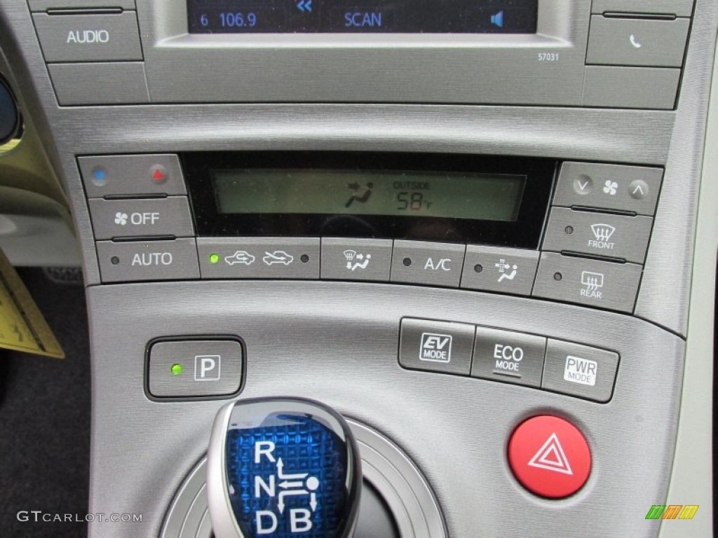 2015 Prius Two Hybrid - Blizzard Pearl / Misty Gray photo #28