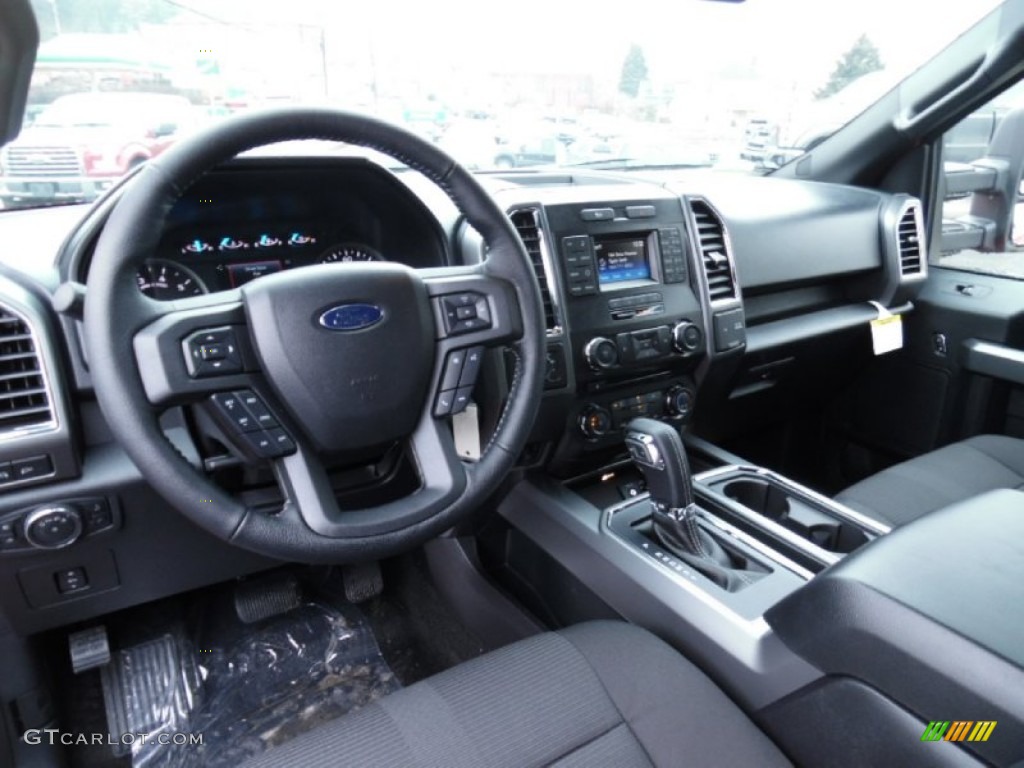 Black Interior 2015 Ford F150 XLT SuperCab 4x4 Photo #102152405