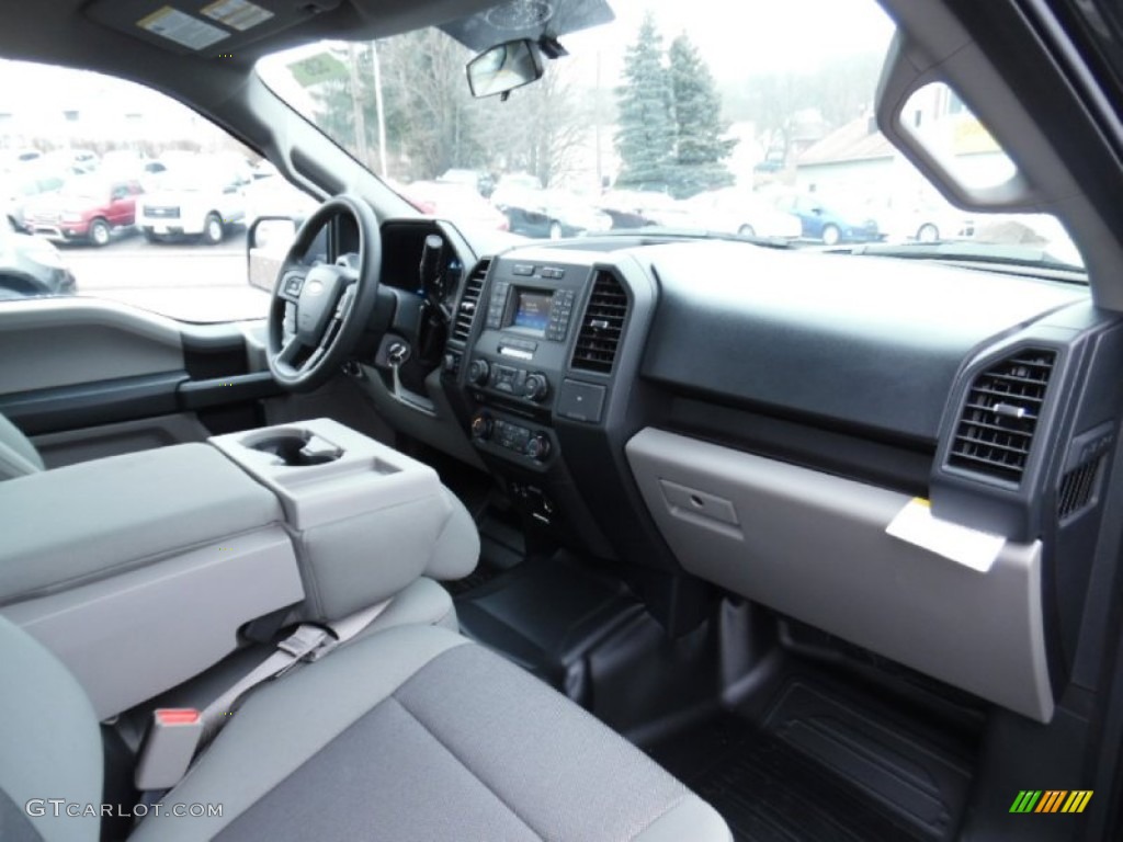 Medium Earth Gray Interior 2015 Ford F150 XL SuperCab 4x4 Photo #102153182