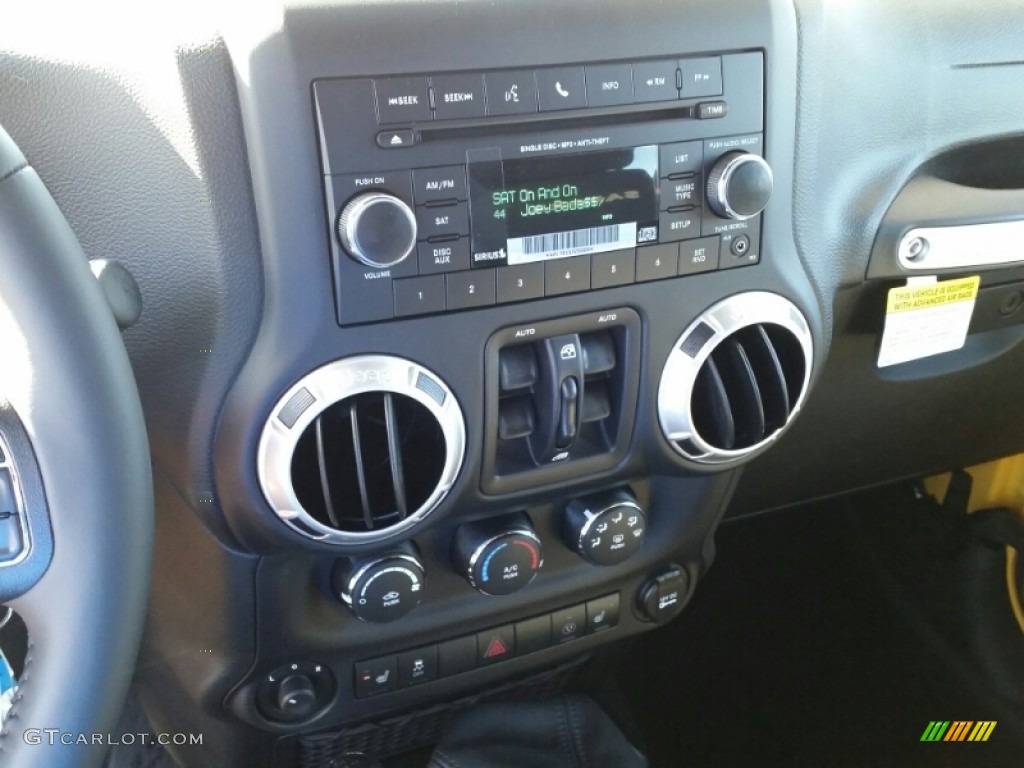2015 Jeep Wrangler Unlimited Sahara 4x4 Controls Photo #102153267