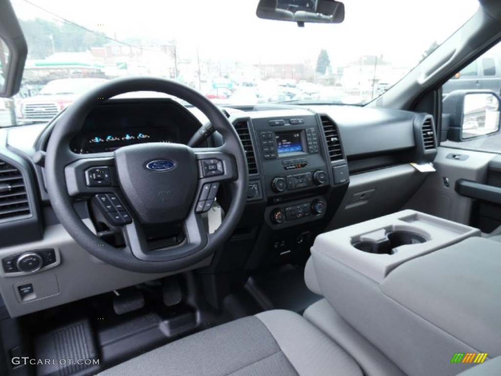 Medium Earth Gray Interior 2015 Ford F150 XL SuperCab 4x4 Photo #102153344