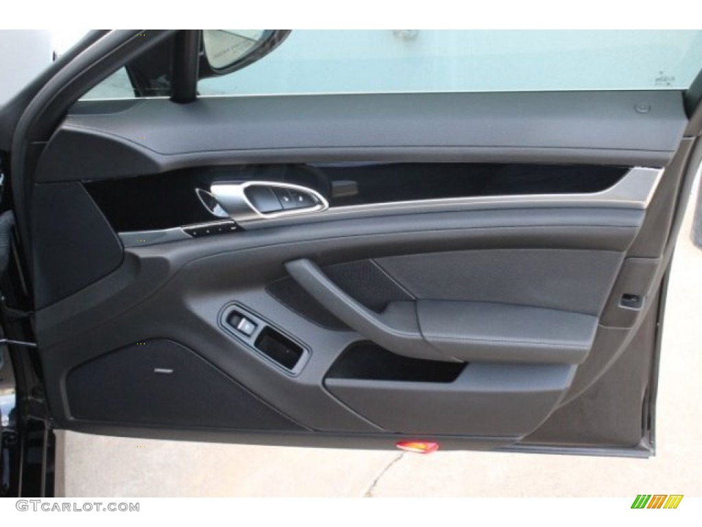 2014 Porsche Panamera 4S Door Panel Photos
