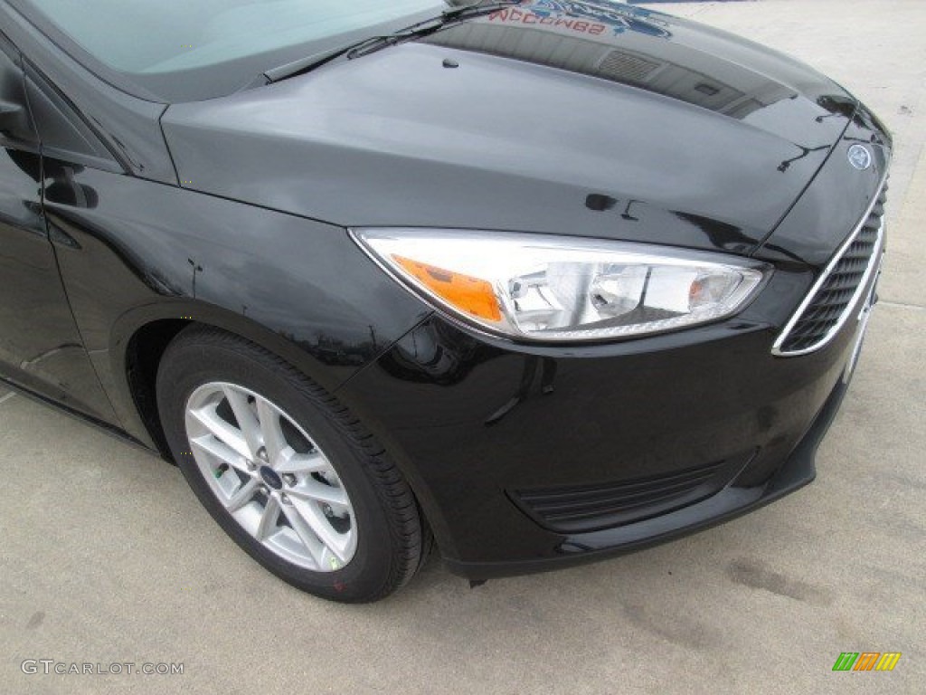 2015 Focus SE Sedan - Tuxedo Black Metallic / Charcoal Black photo #2