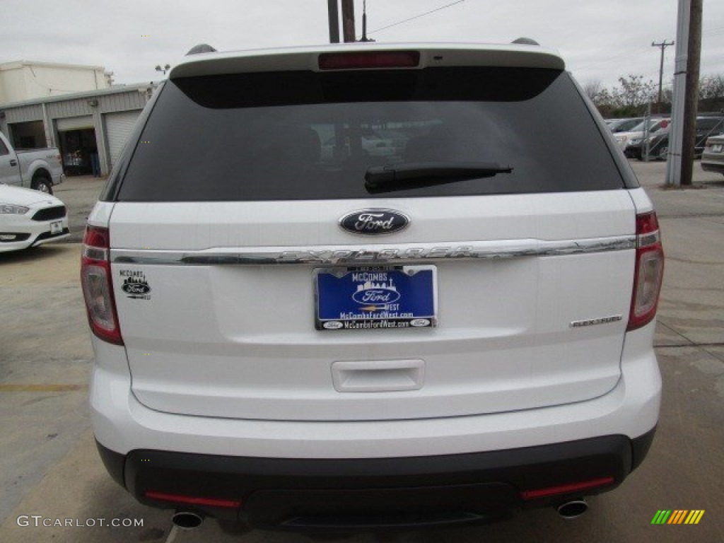 2015 Explorer FWD - Oxford White / Medium Light Stone photo #8