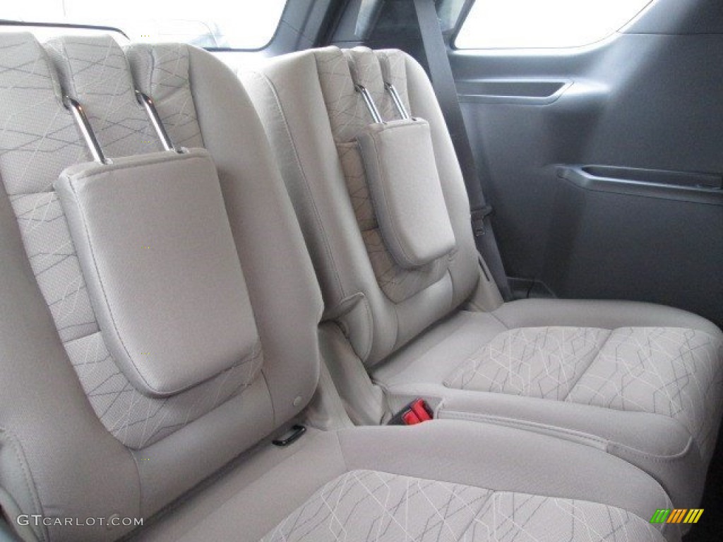 2015 Explorer FWD - Oxford White / Medium Light Stone photo #14