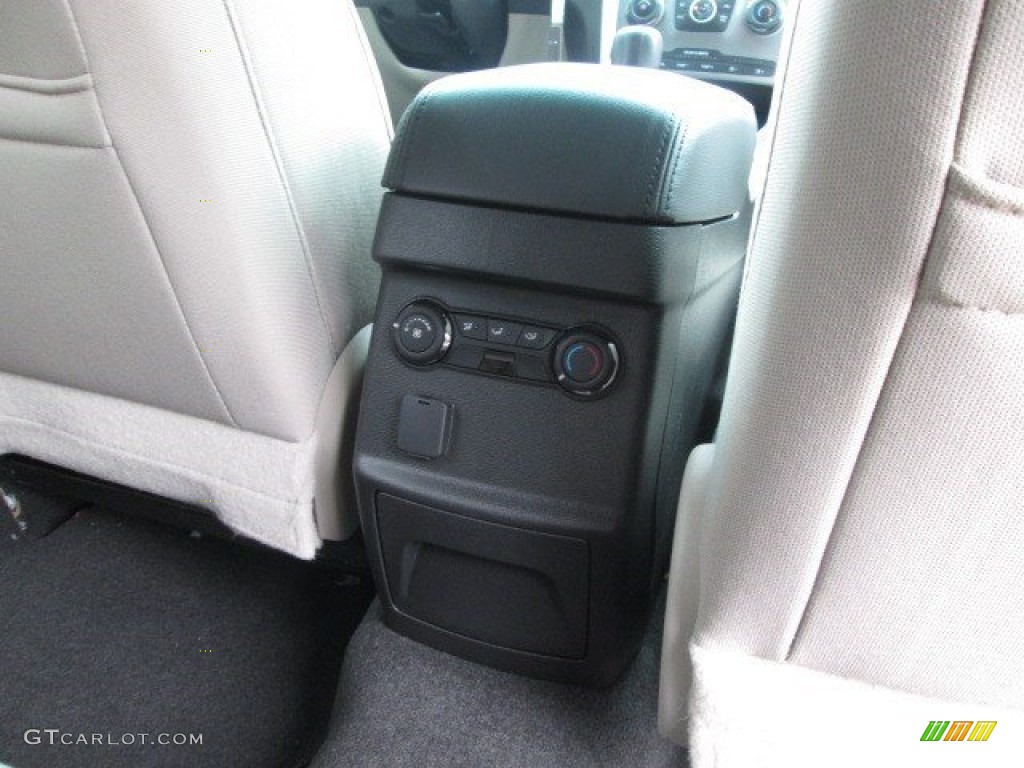 2015 Explorer FWD - Oxford White / Medium Light Stone photo #16